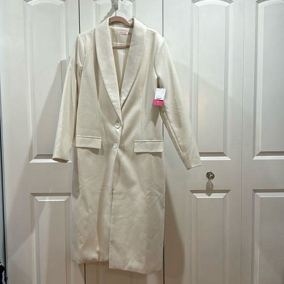 Shoe Dazzle Jackets & Blazers - NWT white wool like coat size XXL